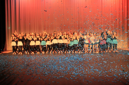 studnest who took part in the dance recital at the finale