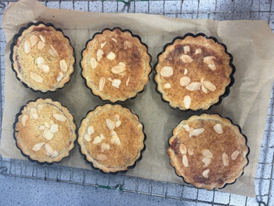 a tray of six tarts