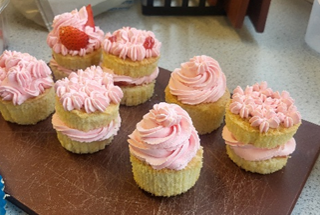 A group of cupcakes on a cutting board