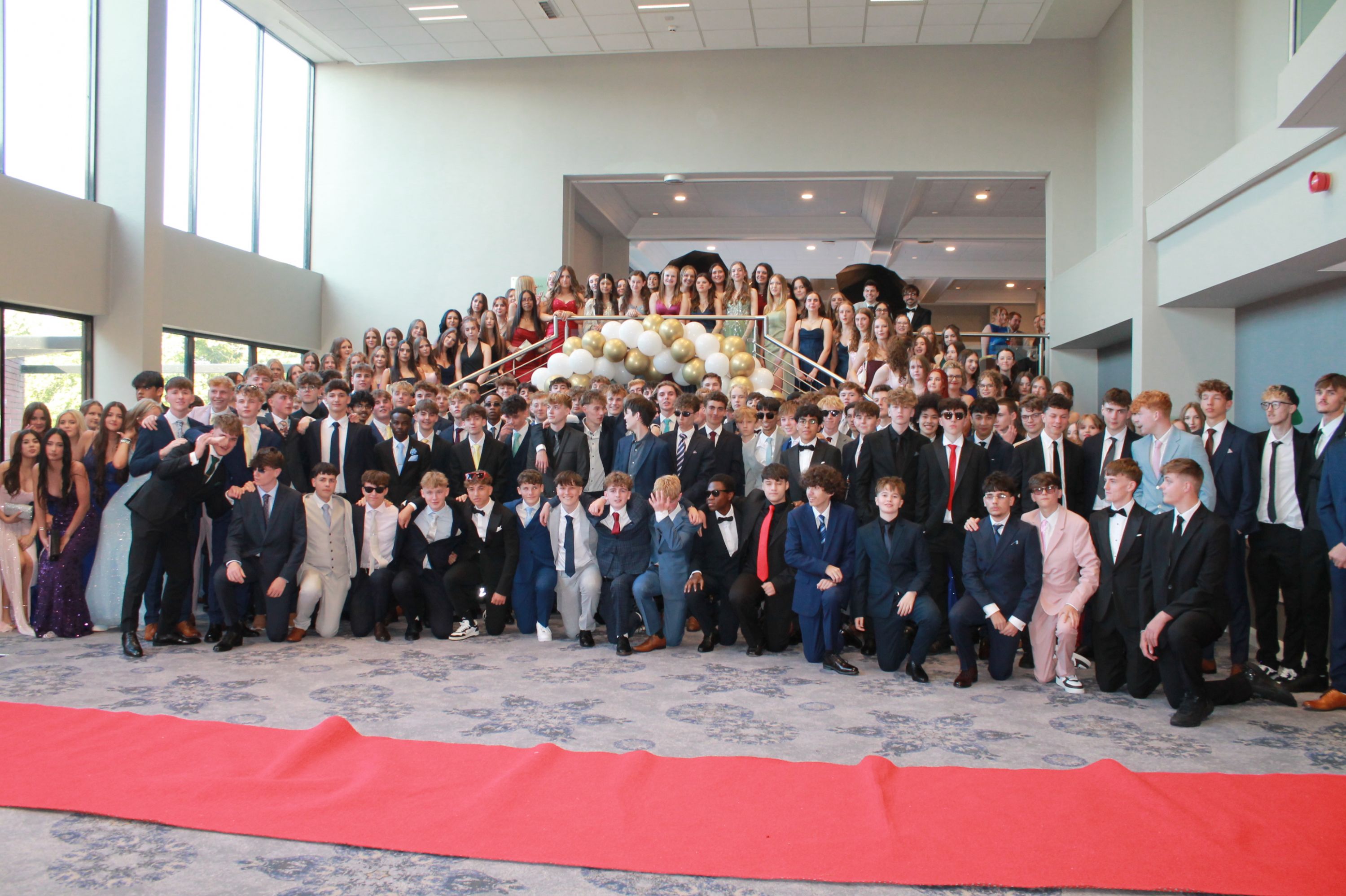 a picture of all the students who came to prom a
