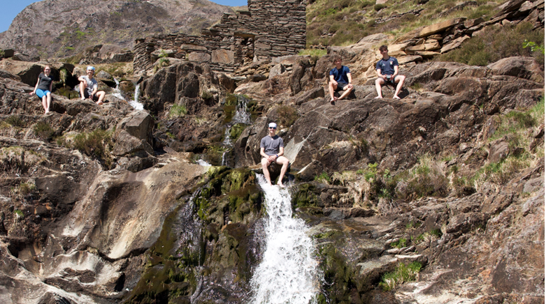 FIVE STUDNETS ON THEIR EXPEDITION